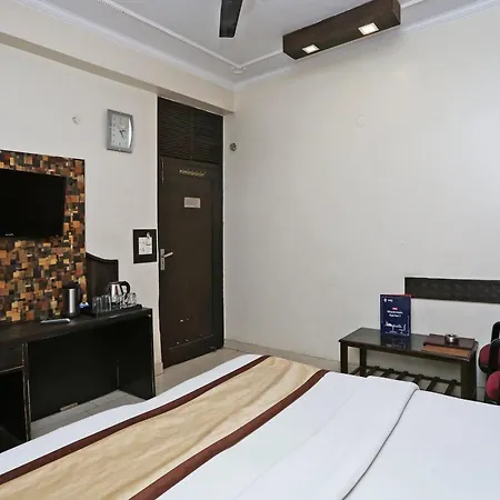 OYO 7634 Hotel Delhi Continental